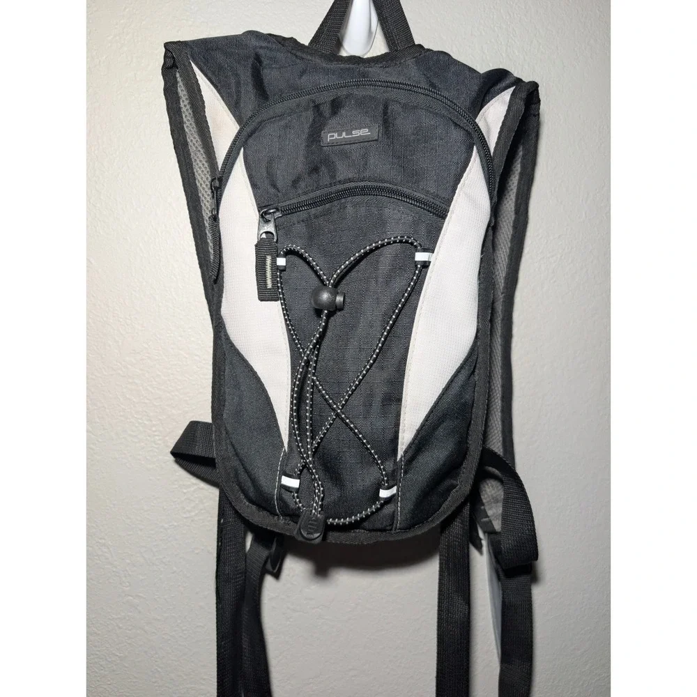Pulse Hydration Backpack Unisex OS Black Good Active Outdoor Bungee Cord